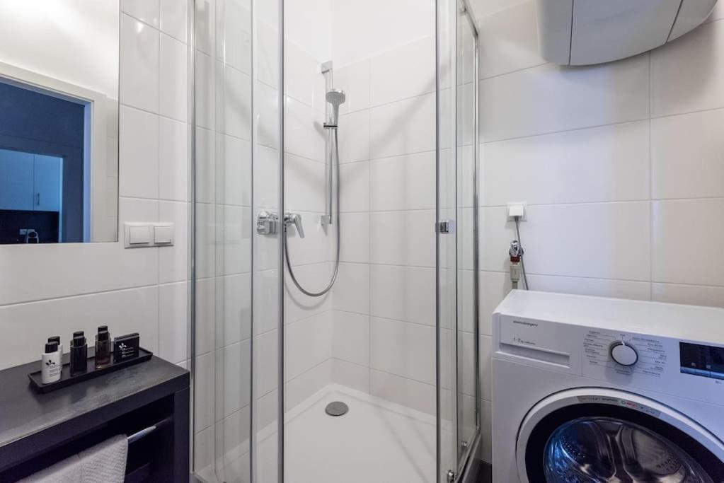 Pristine 1Br Steps From City By Hm Vienna Esterno foto