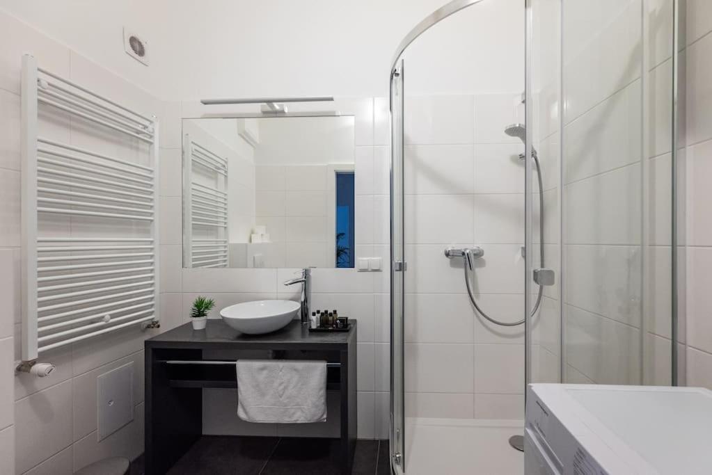 Pristine 1Br Steps From City By Hm Vienna Esterno foto